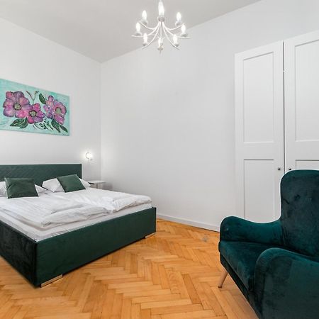 Nowy Swiat 28 By Homeprime Warsaw Luaran gambar